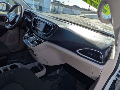 Used 2023 Chrysler Voyager LX image 6