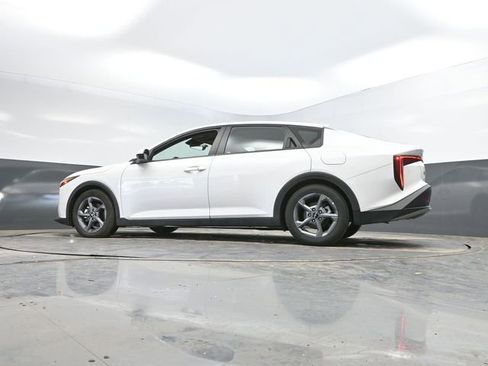 Used 2025 Kia K4 LXS image 47