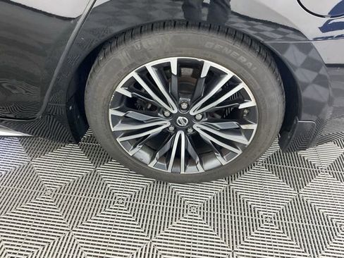 Used 2017 Nissan Maxima Platinum w/ Medallion Package FWD image 15