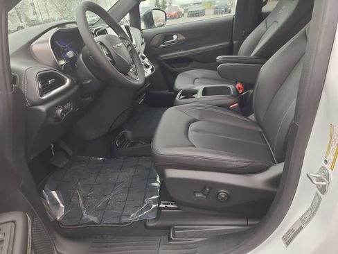 New 2026 Chrysler Pacifica Select FWD image 19