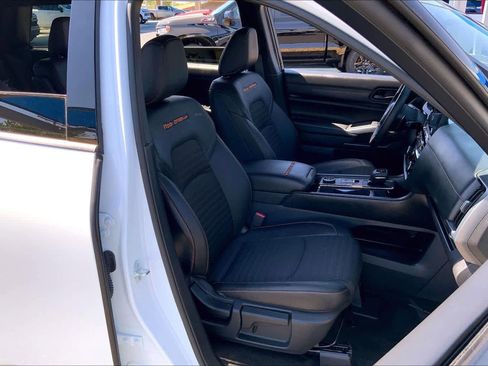 Used 2025 Nissan Pathfinder Rock Creek AWD/4WD image 9