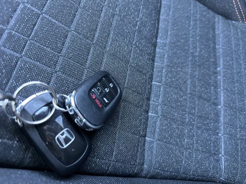 Used 2023 Honda HR-V Sport image 20