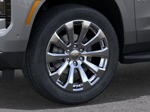 New 2025 Chevrolet Suburban Premier image 9