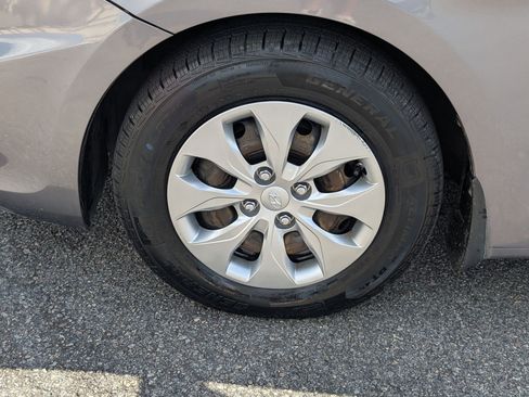 Used 2016 Hyundai Accent SE w/ Option Group 02 FWD image 13