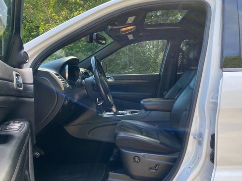 Used 2019 Jeep Grand Cherokee Altitude AWD/4WD image 12