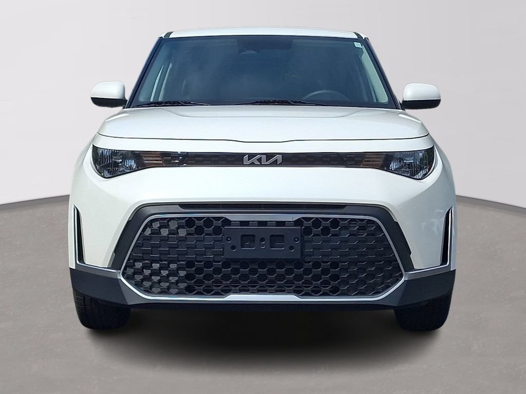 Certified 2025 Kia Soul LX w/ LX Technology Package FWD image 2