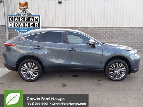 Used 2023 Toyota Venza XLE image 2