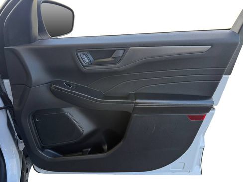Used 2025 Ford Escape Active w/ Cold Weather Package FWD image 27