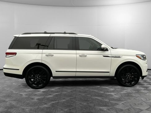 Used 2023 Lincoln Navigator Reserve w/ Monochromatic Package AWD/4WD image 6