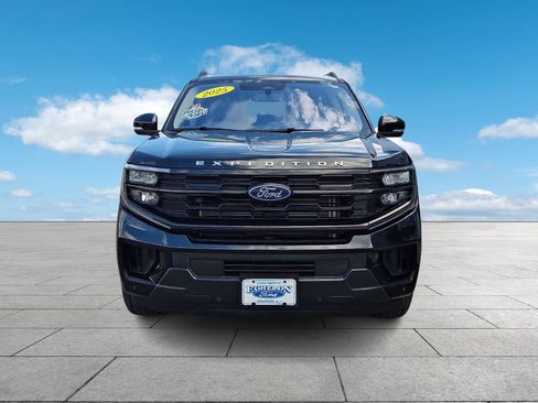 Used 2025 Ford Expedition Max Active AWD/4WD image 2