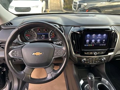 Used 2020 Chevrolet Traverse LT image 13