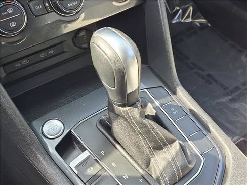Used 2021 Volkswagen Tiguan SE FWD image 12