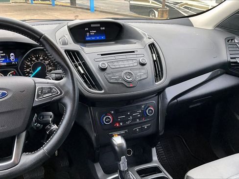 Used 2017 Ford Escape SE w/ SE Sport Appearance Package image 6