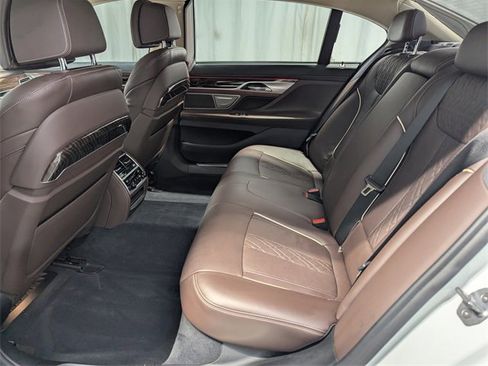 Used 2020 BMW 750i xDrive 750i xDrive w/ Executive Package image 11