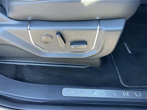 Used 2024 Ford Expedition Platinum image 27