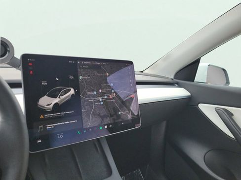 Used 2021 Tesla Model Y Long Range image 30