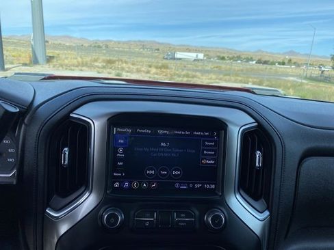 Used 2021 Chevrolet Silverado 2500 LTZ w/ LTZ Convenience Package image 16