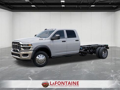 New 2026 RAM 5500 Tradesman AWD/4WD image 2
