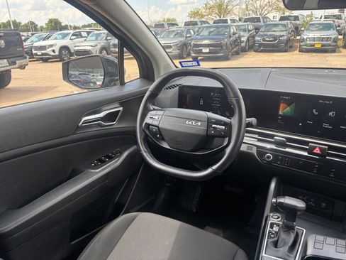 Used 2026 Kia Sportage LX FWD image 31