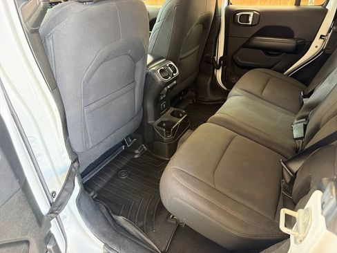 Used 2018 Jeep Wrangler Unlimited Sahara w/ Dual Top Group AWD/4WD image 31