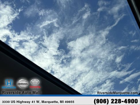 Used 2019 Toyota Highlander AWD V6 image 23