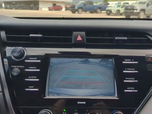 Used 2020 Toyota Camry L image 7