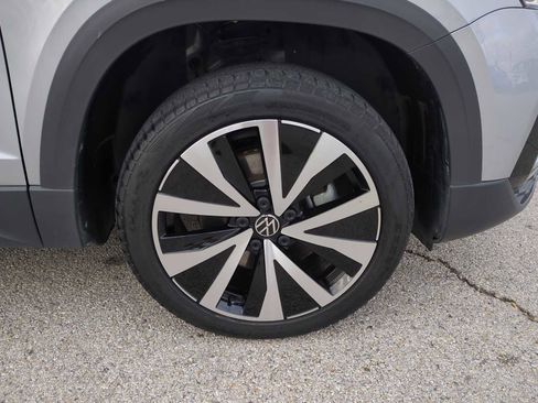 Used 2024 Volkswagen Taos SE image 32