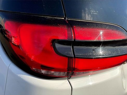 Used 2024 Chrysler Pacifica Touring-L image 30