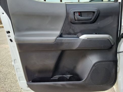 Used 2019 Toyota Tacoma SR5 AWD/4WD image 11