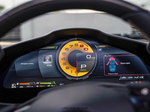 Used 2024 Ferrari SF90 Spider image 28