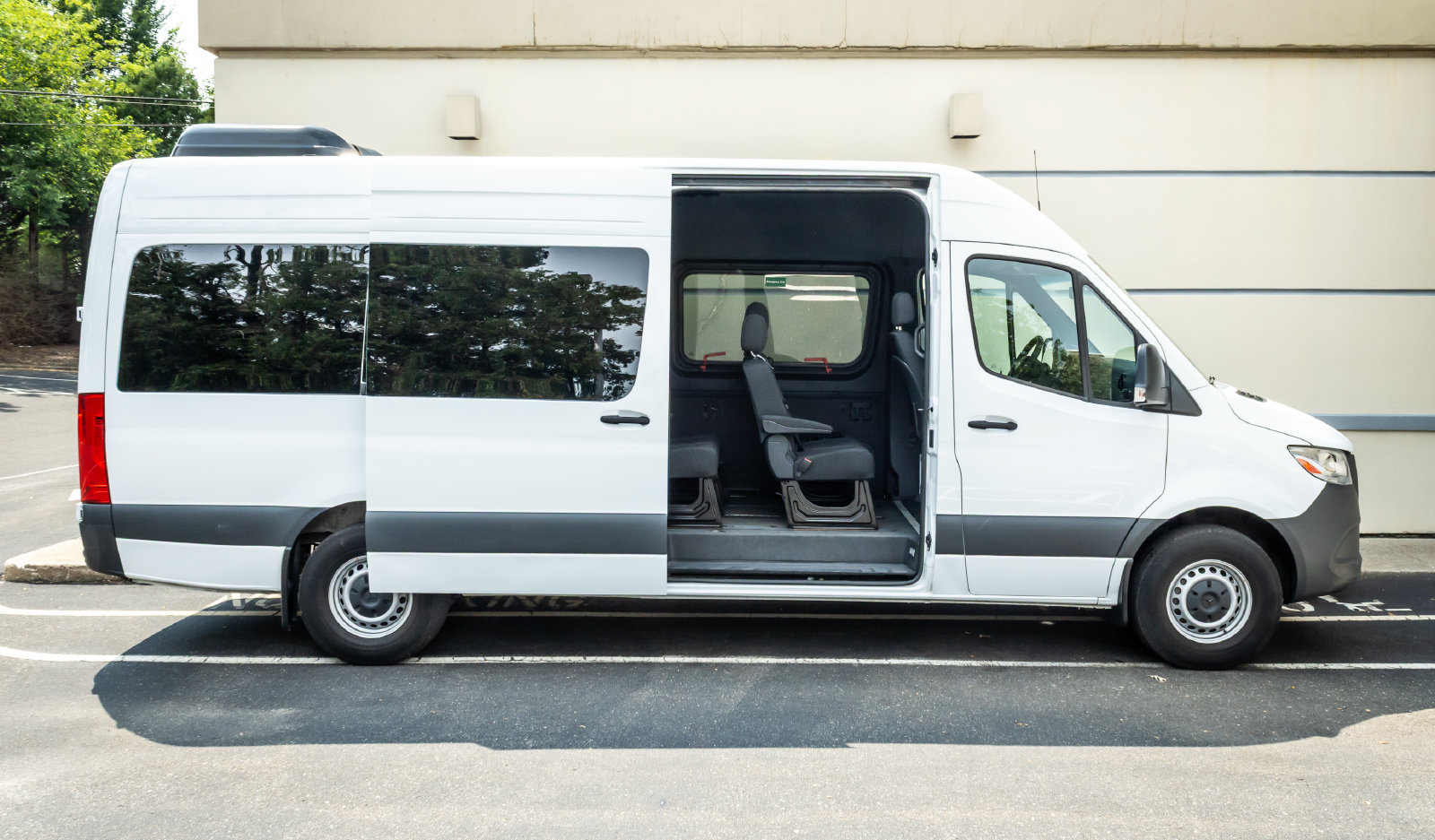 Used 2025 Mercedes-Benz Sprinter 2500 image 18