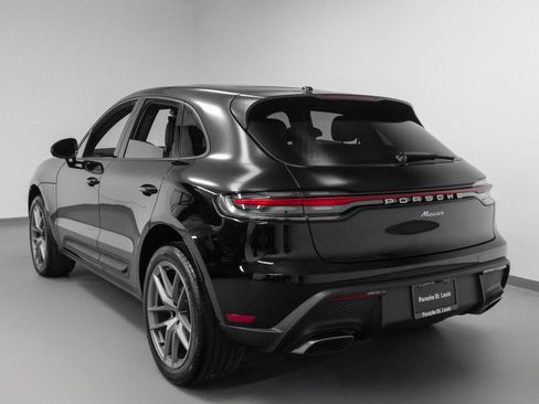 Certified 2025 Porsche Macan image 3