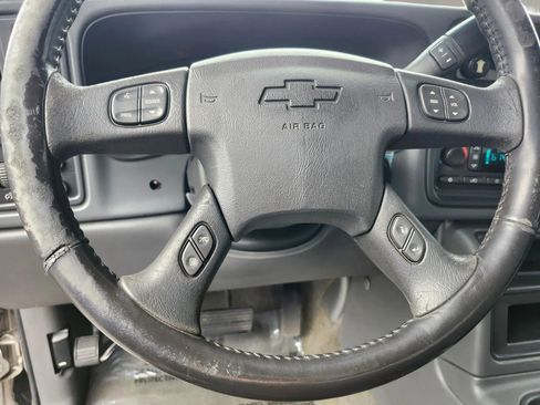 Used 2006 Chevrolet Silverado 2500 LT w/ Heavy-Duty Power Package image 16