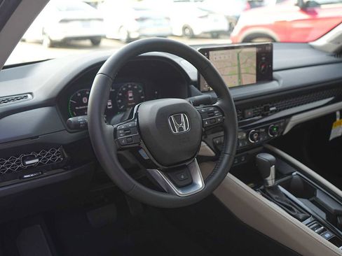 Used 2025 Honda Accord Touring image 2