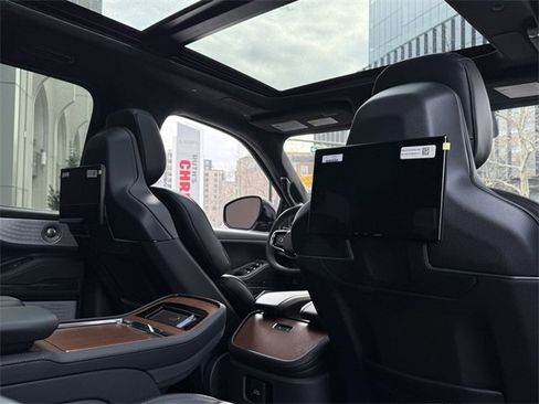 New 2025 Lincoln Navigator Black Label image 14