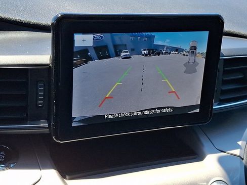 Used 2021 Ford Explorer XLT w/ Equipment Group 202A AWD/4WD image 20