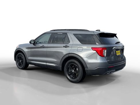 Used 2023 Ford Explorer XLT w/ Equipment Group 202A image 3