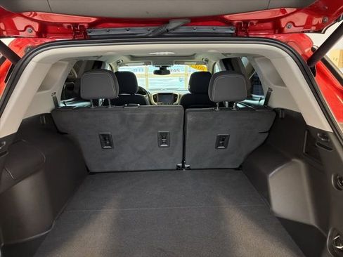 Used 2023 GMC Terrain SLE w/ Driver Convenience Package image 16