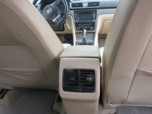 Used 2015 Volkswagen Passat TDI SE image 23