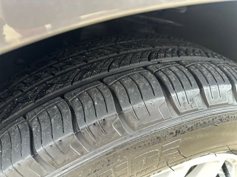 Used 2024 Ford Edge SEL w/ Convenience Package image 24