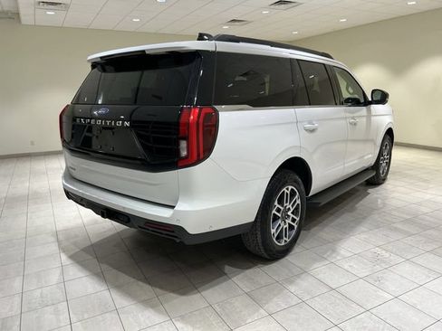 Used 2025 Ford Expedition Active AWD/4WD image 5