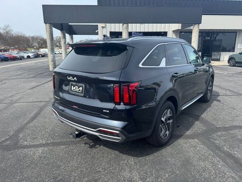 Certified 2024 Kia Sorento EX image 5