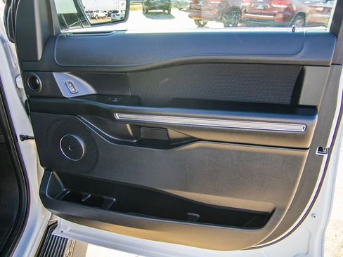Used 2019 Ford Expedition Max XLT image 18