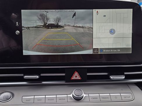 Used 2025 Hyundai Elantra Limited image 13