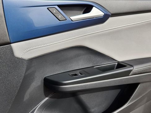 Used 2024 Volkswagen Taos SE AWD/4WD image 20