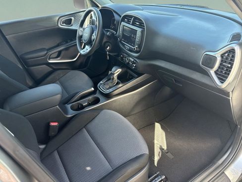Used 2024 Kia Soul LX w/ Option Group 015 FWD image 18
