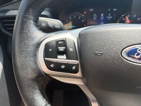 Used 2022 Ford Explorer XLT AWD/4WD image 27