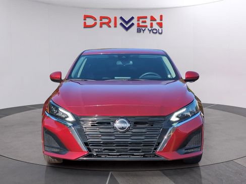 Used 2023 Nissan Altima 2.5 SV FWD image 8