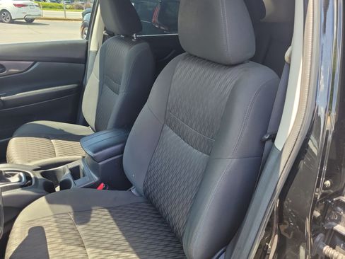 Used 2020 Nissan Rogue S FWD image 16
