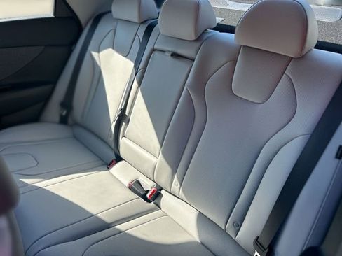 New 2025 Hyundai Elantra Limited image 21